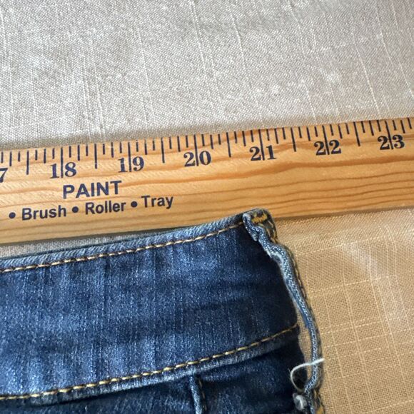 Torrid Feel The Fit Button Fly Cuffed Frayed‎ Look Stretchy Denim Shorts Size 22 - Picture 8 of 12